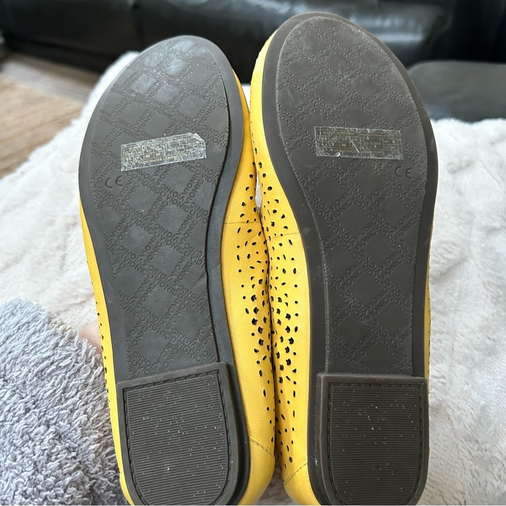 Vionic Robyn Perforated Flats Yellow Size 8 M Buttercup EUC Worn Once - Picture 9 of 12